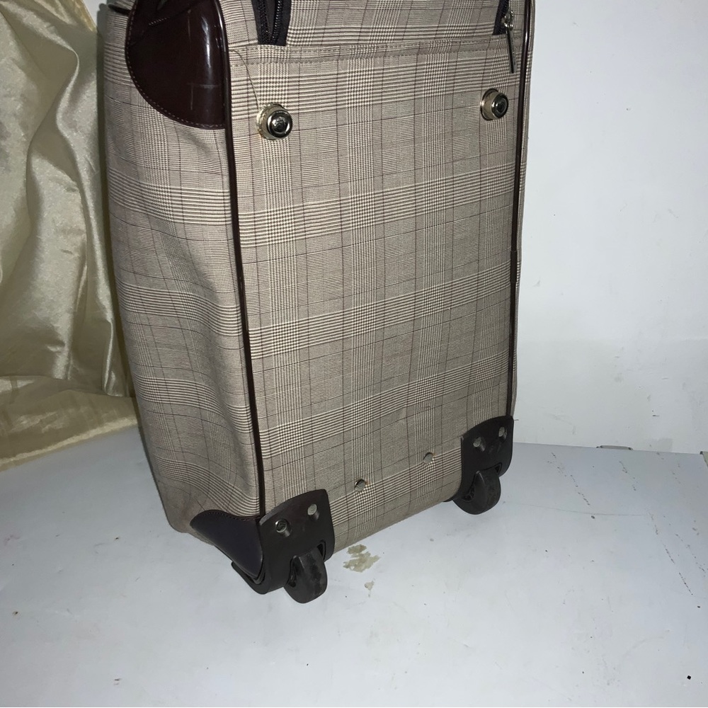Liz Clairborne O hara series wheeled travel hand duffel luggage. Weekender. New. - Picture 3 of 8